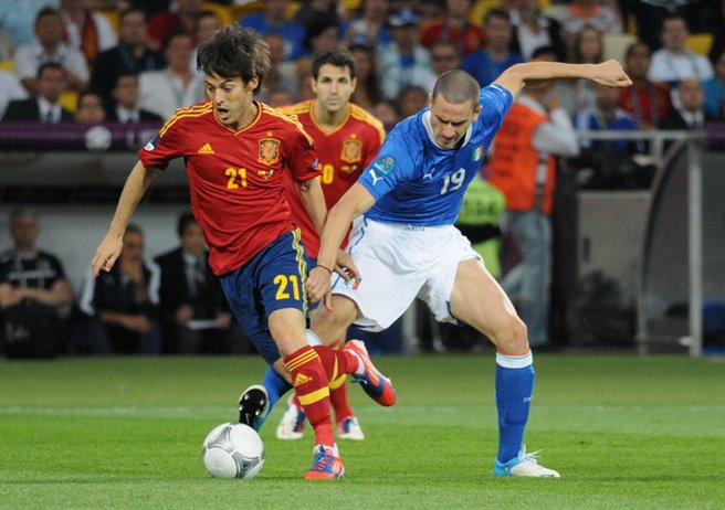 Silva (left) on the ball for Spain in the UEFA Euro 2012 Final &copy Football.ua